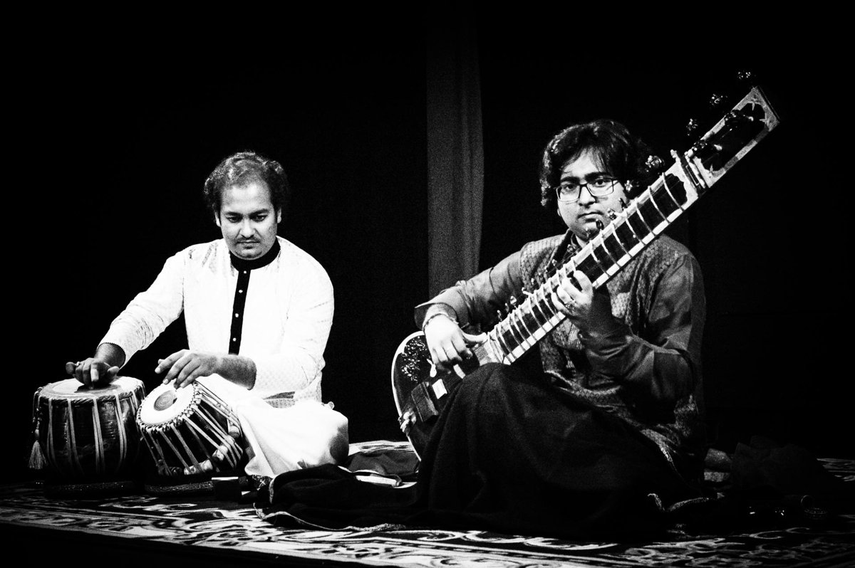 B&W – Music | Dance