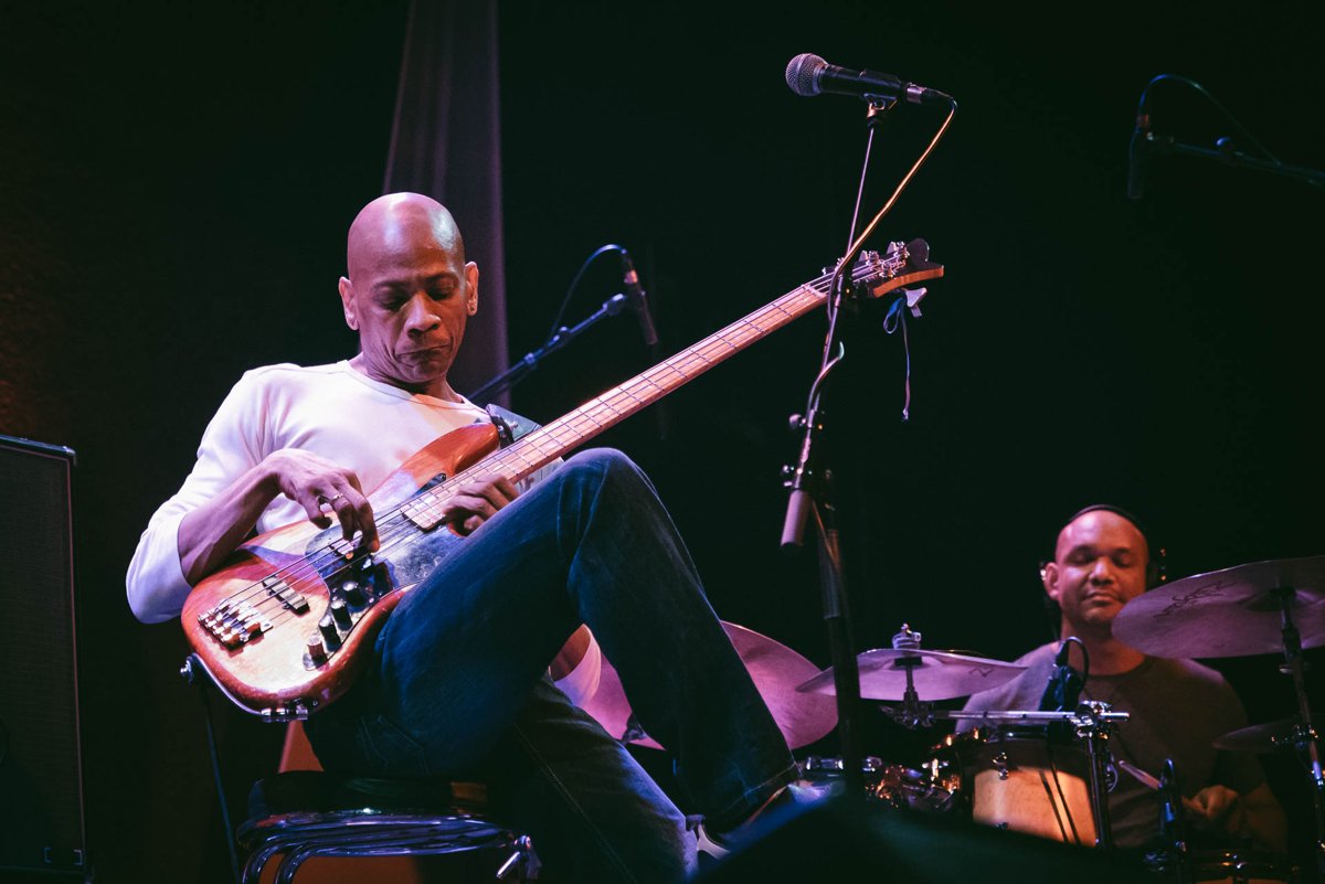 RAINBOW SHADOW – Reggie Washington