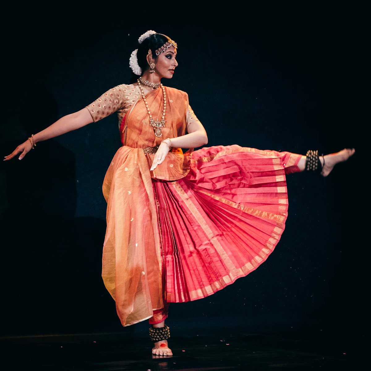 CENTRE MANDAPA -Dance and music from elsewhere.