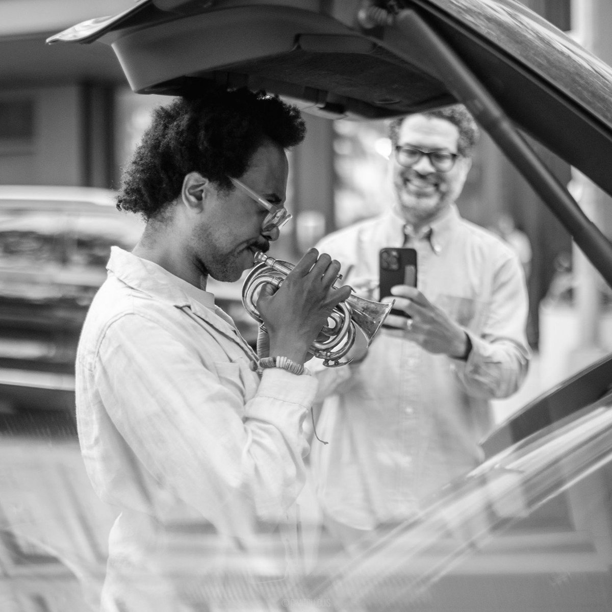 Trumpeter Jonathan Finlayson trying out a pocket trumpet, while Jason Moran captures the scene. 

#JonathanFinlayson #JasonMoran #AtelierHarlem #JazzLife #PocketTrumpet #StreetPhotography #JazzLegends #MusicInNYC #HarlemCreatives #BlackAndWhitePhotog