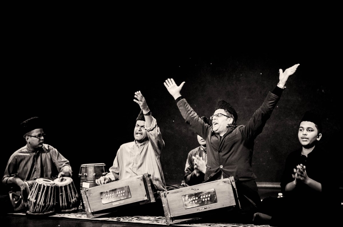 B&W – Music | Dance