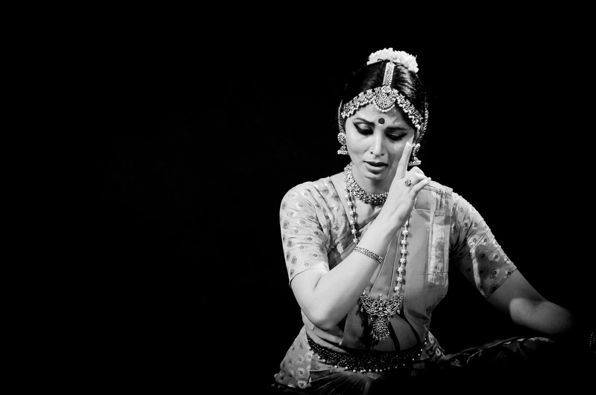 B&W – Music | Dance
