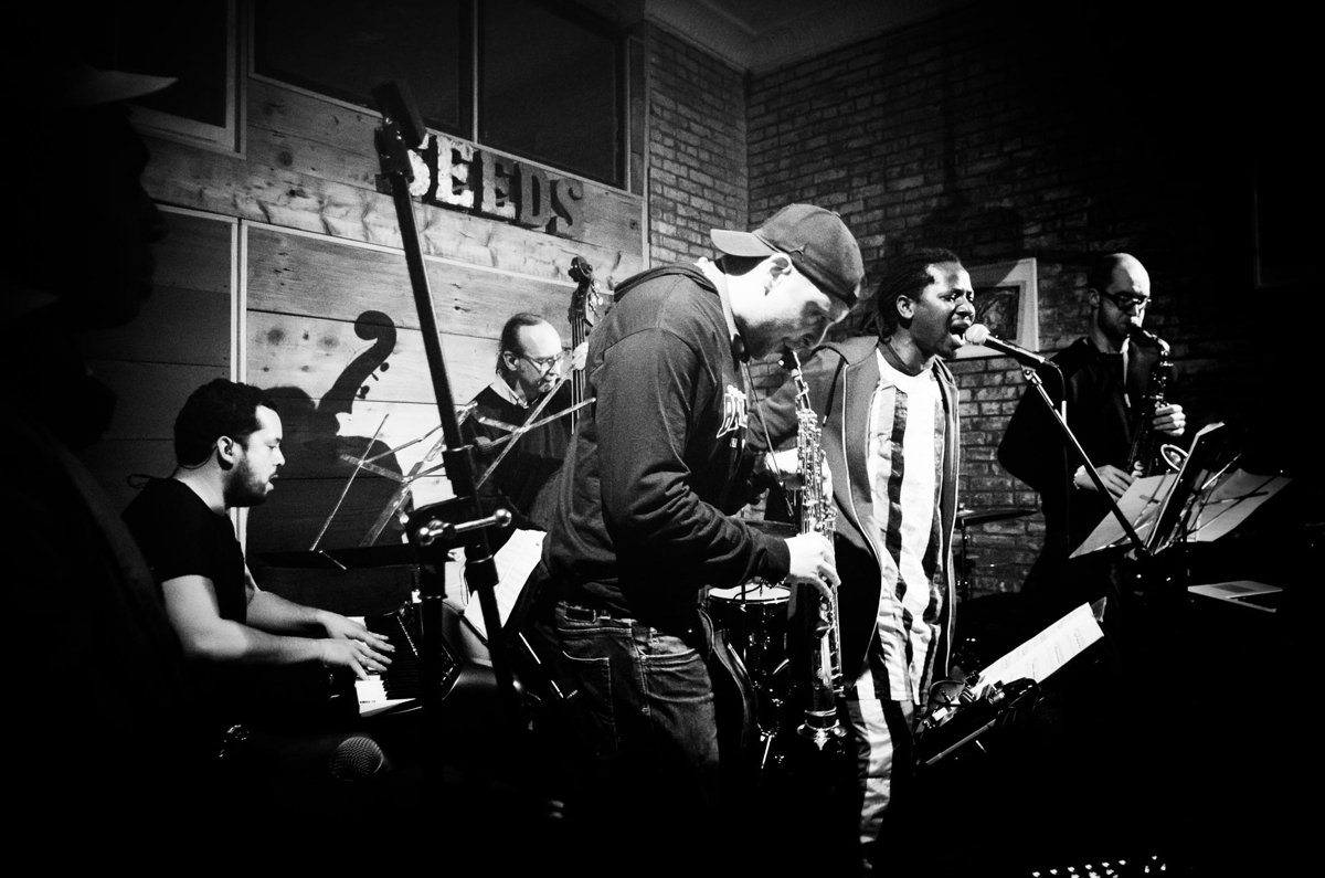 B&W – Music | Dance