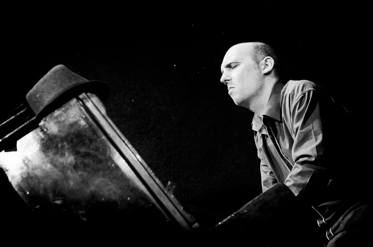 B&W – Music | Dance