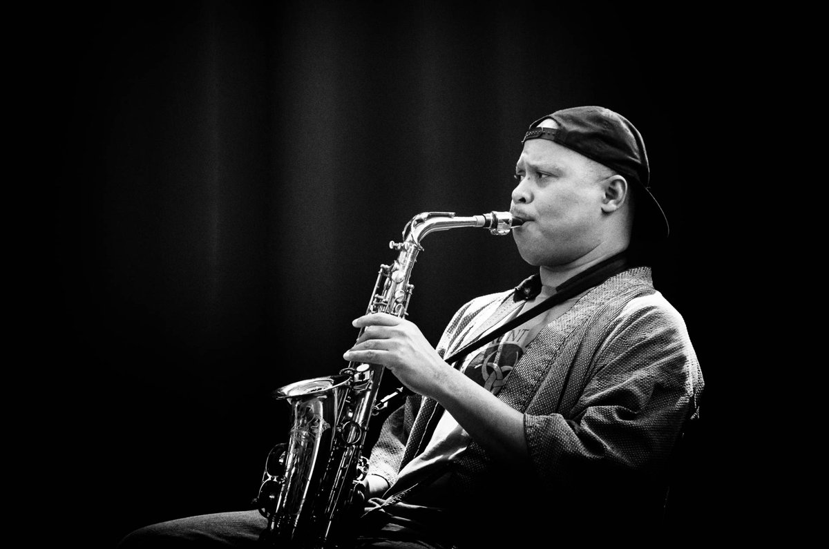 B&W – Music | Dance