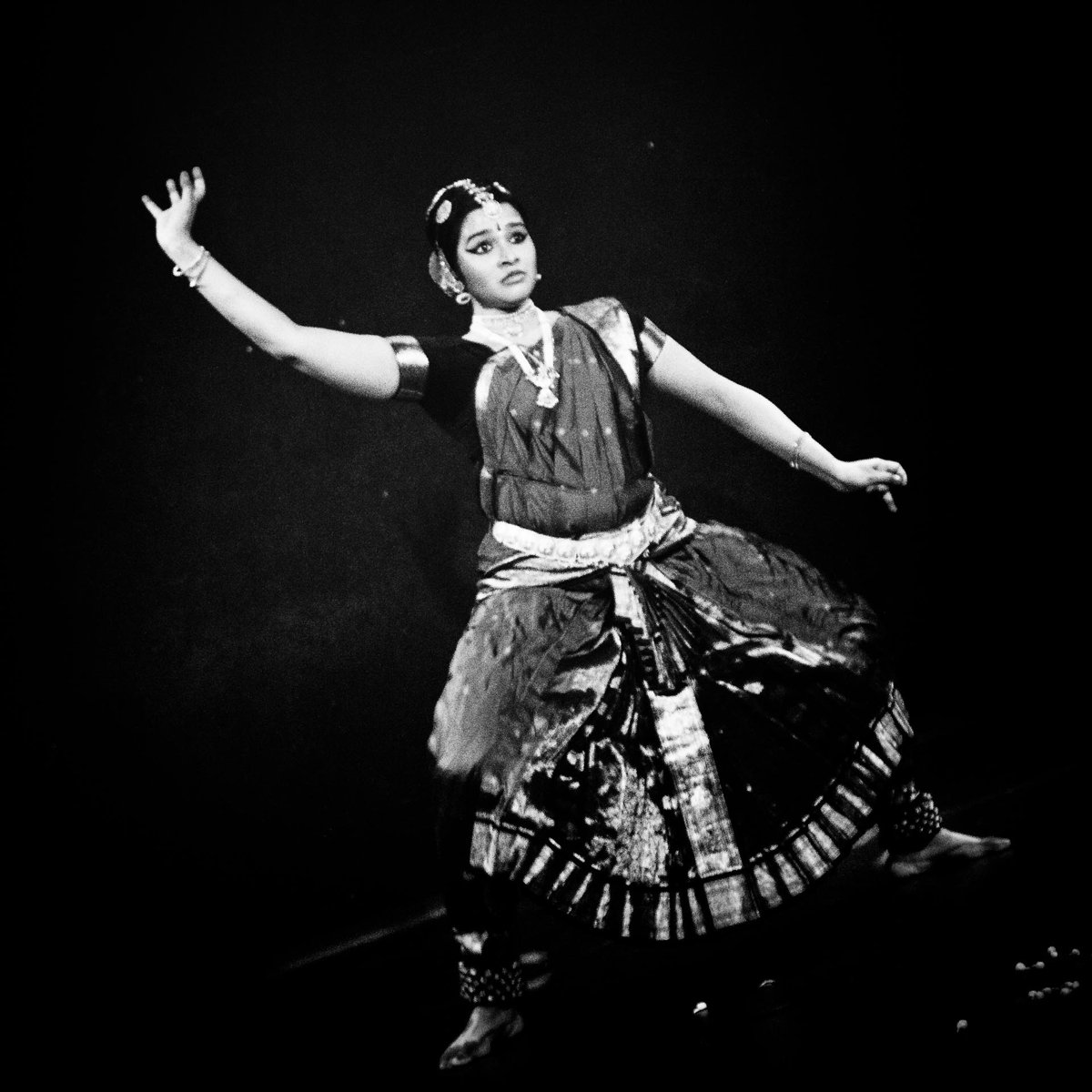 CENTRE MANDAPA -Dance and music from elsewhere.